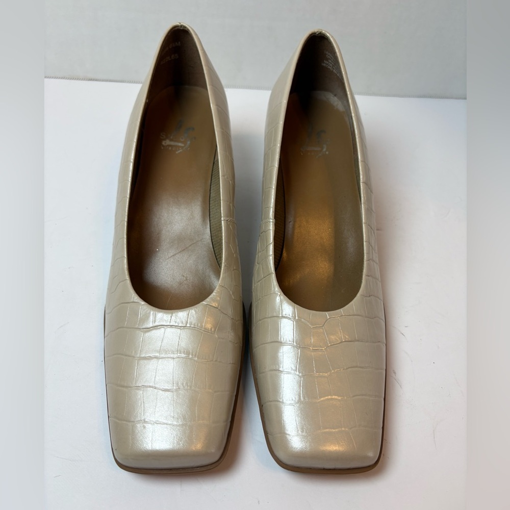 Studio S Life Stride beige bone crocodile embossed leather square toe pumps 6.5M